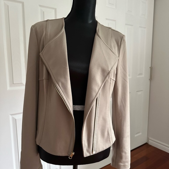 APT light weight jacket. Size M. - Picture 5 of 7